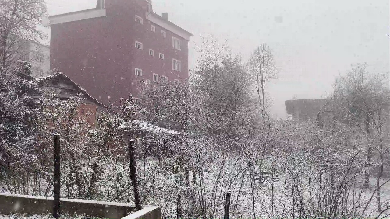 ORDU’NUN YÜKSEK KESİMLERİ VE YAYLALARINDA KAR YAĞIŞI ETKİLİ OLUYOR.