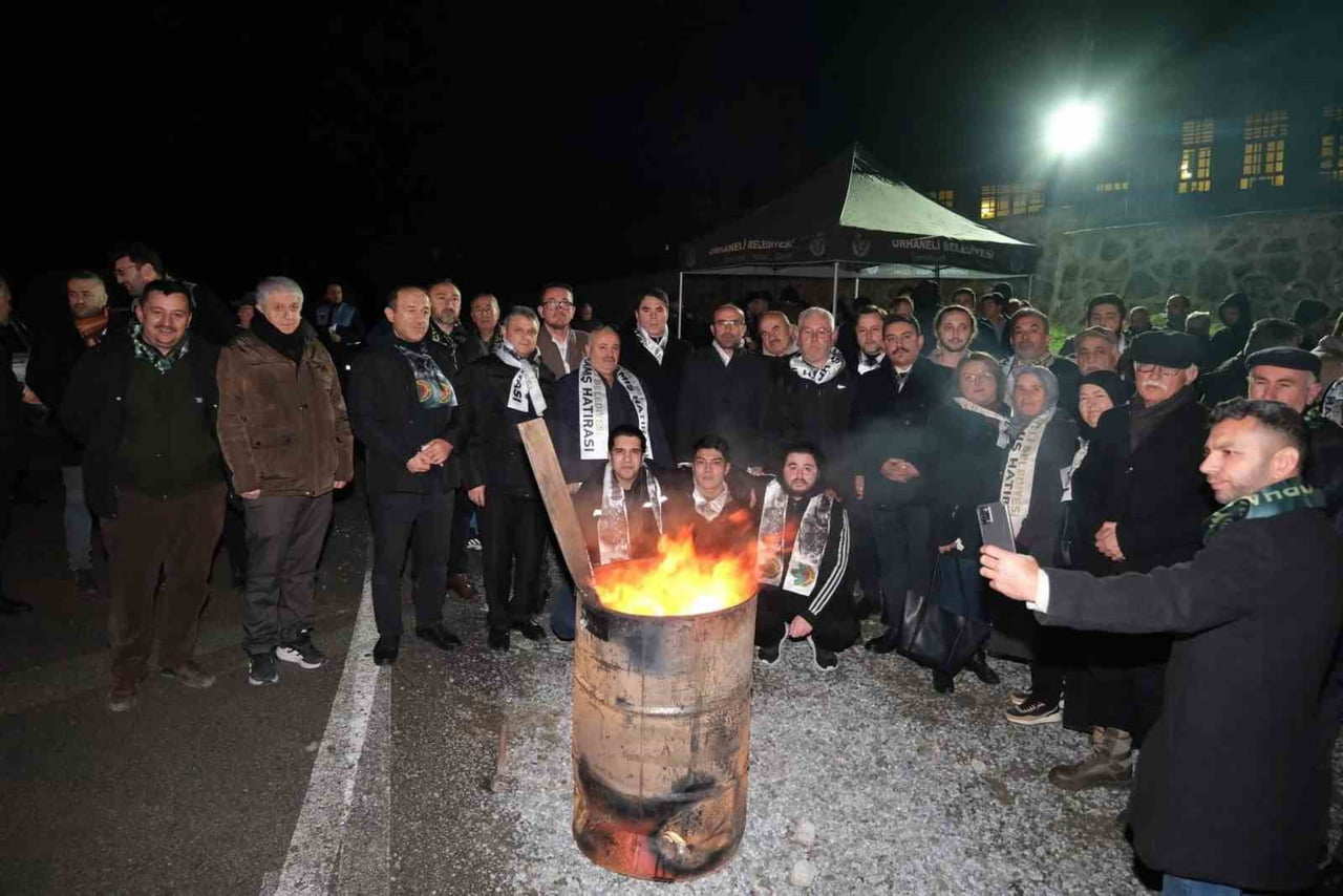 ORHANELİ MERKEZDE ŞEHİTLER İÇİN YÜRÜYÜŞ DÜZENLENDİ