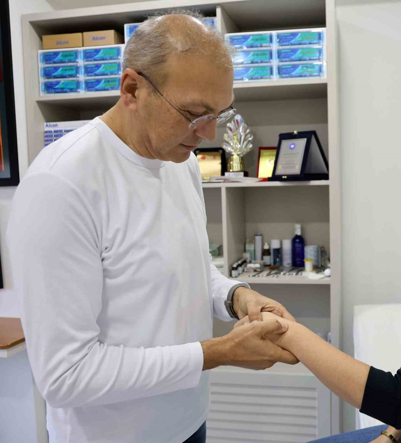 ORTOPEDİ VE TRAVMATOLOJİ UZMANI PROF. DR. MUSTAFA NAZIM KARALEZLİ, SİNİR KESİLERİNDE ERKEN TANI VE...