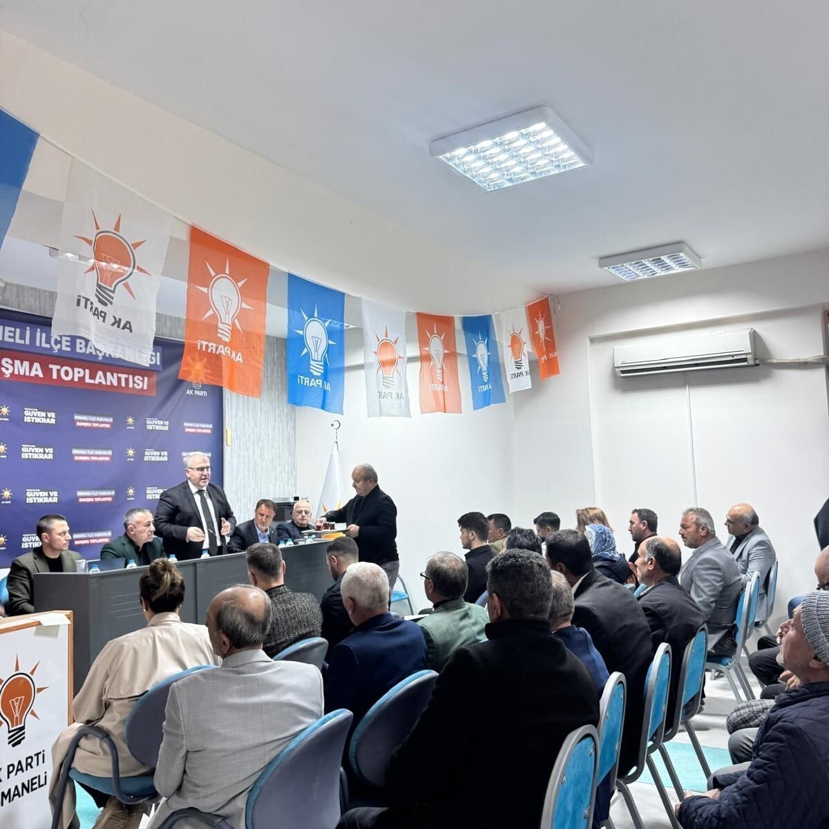 OSMANELİ’NİN YOL HARİTASI AK PARTİ TOPLANTISINDA BELİRLENDİ