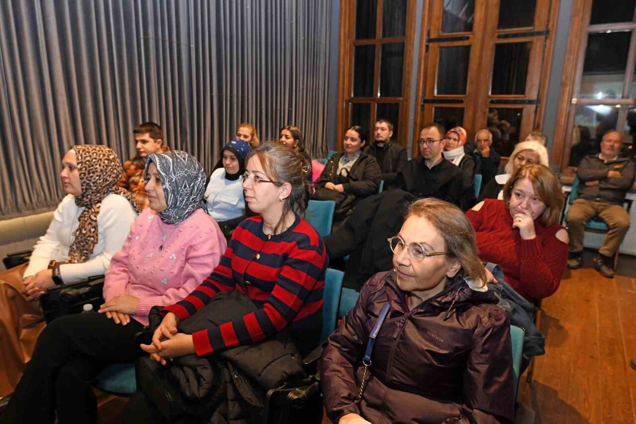 OSMANGAZİ BELEDİYESİ, ‘GİRİŞİMCİ KAFASI’ SÖYLEŞİSİ İLE GENÇLERİN YENİLİKÇİ FİKİRLERİNE IŞIK TUTAN...