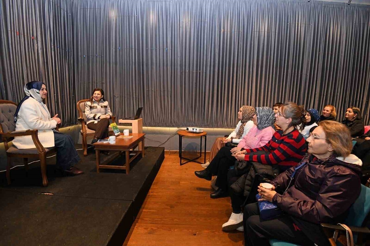 OSMANGAZİ BELEDİYESİ, ‘GİRİŞİMCİ KAFASI’ SÖYLEŞİSİ İLE GENÇLERİN YENİLİKÇİ FİKİRLERİNE IŞIK TUTAN...