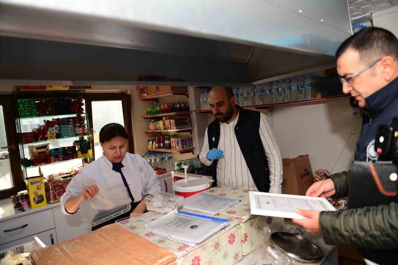 OSMANGAZİ BELEDİYESİ, ÖĞRENCİLERİN SAĞLIKLI VE GÜVENİLİR GIDAYA ERİŞİMİNİ TEMİN ETMEK AMACIYLA...