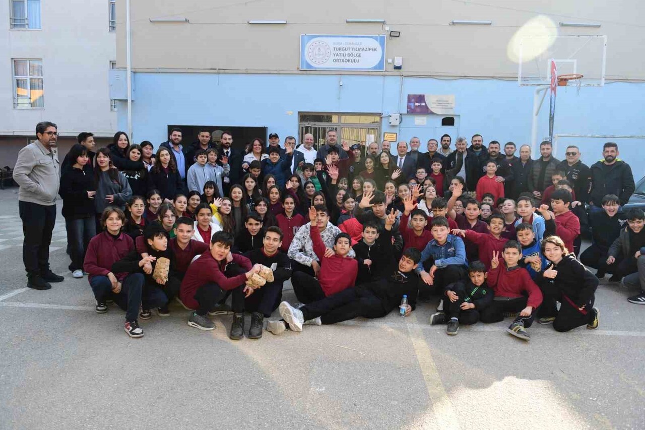 OSMANGAZİ BELEDİYESİ, TURGUT YILMAZİPEK YATILI BÖLGE ORTAOKULU’NDAKİ ÖĞRENCİLER İÇİN MONT, BOT VE...