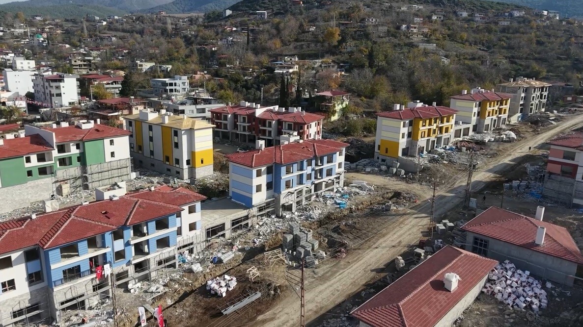 OSMANİYE’NİN HASANBEYLİ İLÇESİNDE REZERV ALANINDA YAPIMI SÜREN 70 İŞ YERİ, 68 KONUT VE 600 KİŞİLİK...