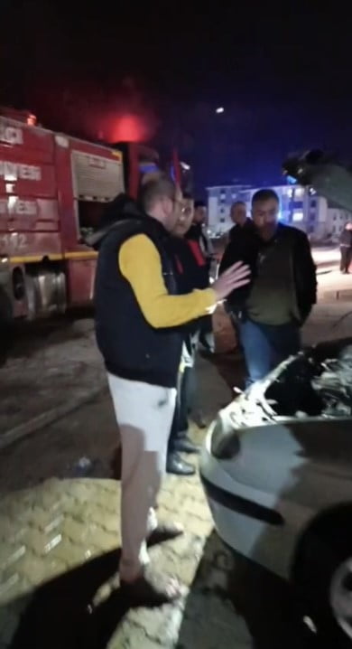 OSMANİYE PARK HALİNDE YANAN OTOMOBİL