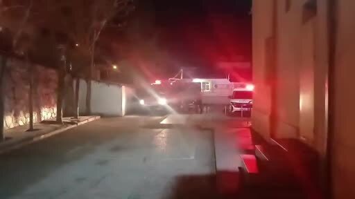 Otomobil istinat duvarından okulun bahçesine düştü: 2 yaralı