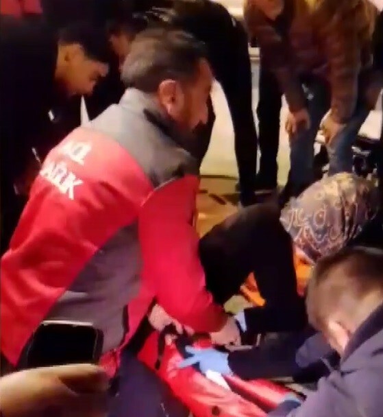 OTOMOBİLLE ÇARPIŞAN MOTOSİKLETİN SÜRÜCÜSÜ YARALANDI