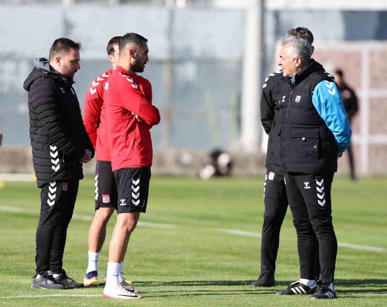 ÖZBELSAN SİVASSPOR TEKNİK DİREKTÖRÜ MEHMET ALTIPARMAK, ÖNLERİNDE FİNAL GİBİ 3 MAÇLARI OLDUĞUNU...