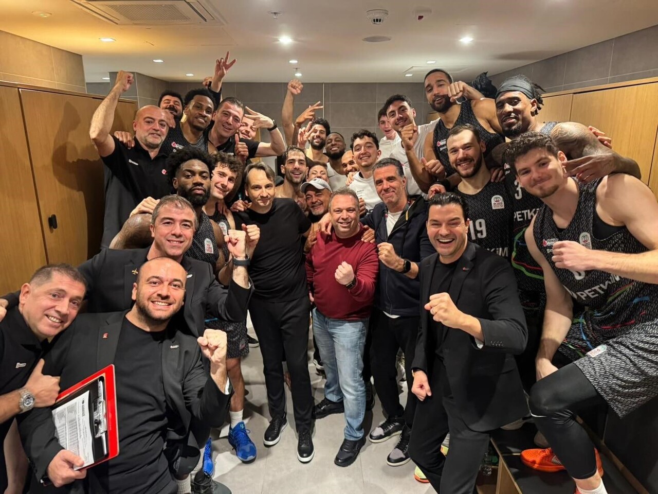 ÖZHAN ÇIVGIN:" BİZİM İÇİN ÇOK ÖNEMLİ BİR GALİBİYET"