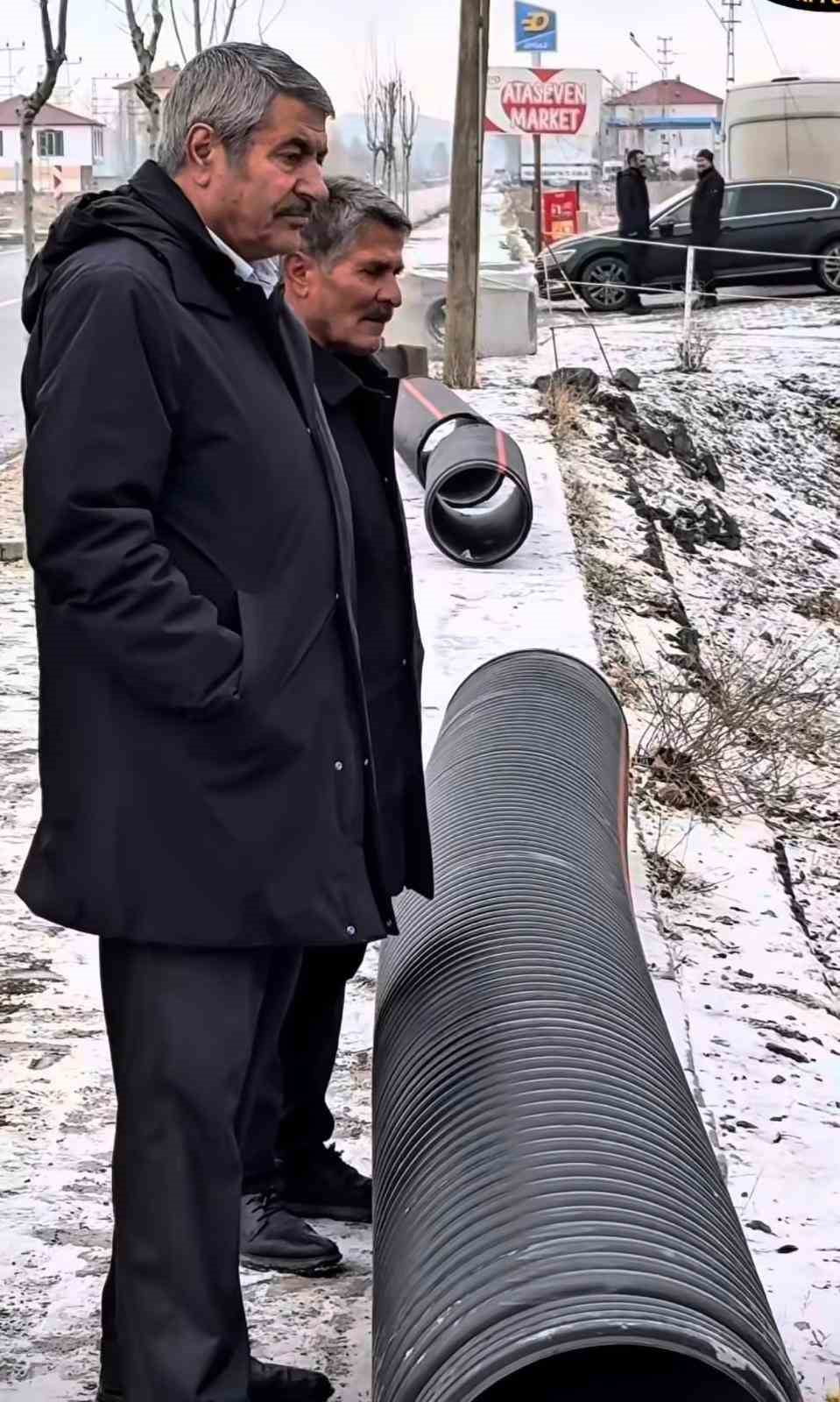 PATNOS BELEDİYESİ, KAR VE KIŞ ŞARTLARINA RAĞMEN İLÇE GENELİNDE VATANDAŞLARIN İHTİYAÇLARINI...