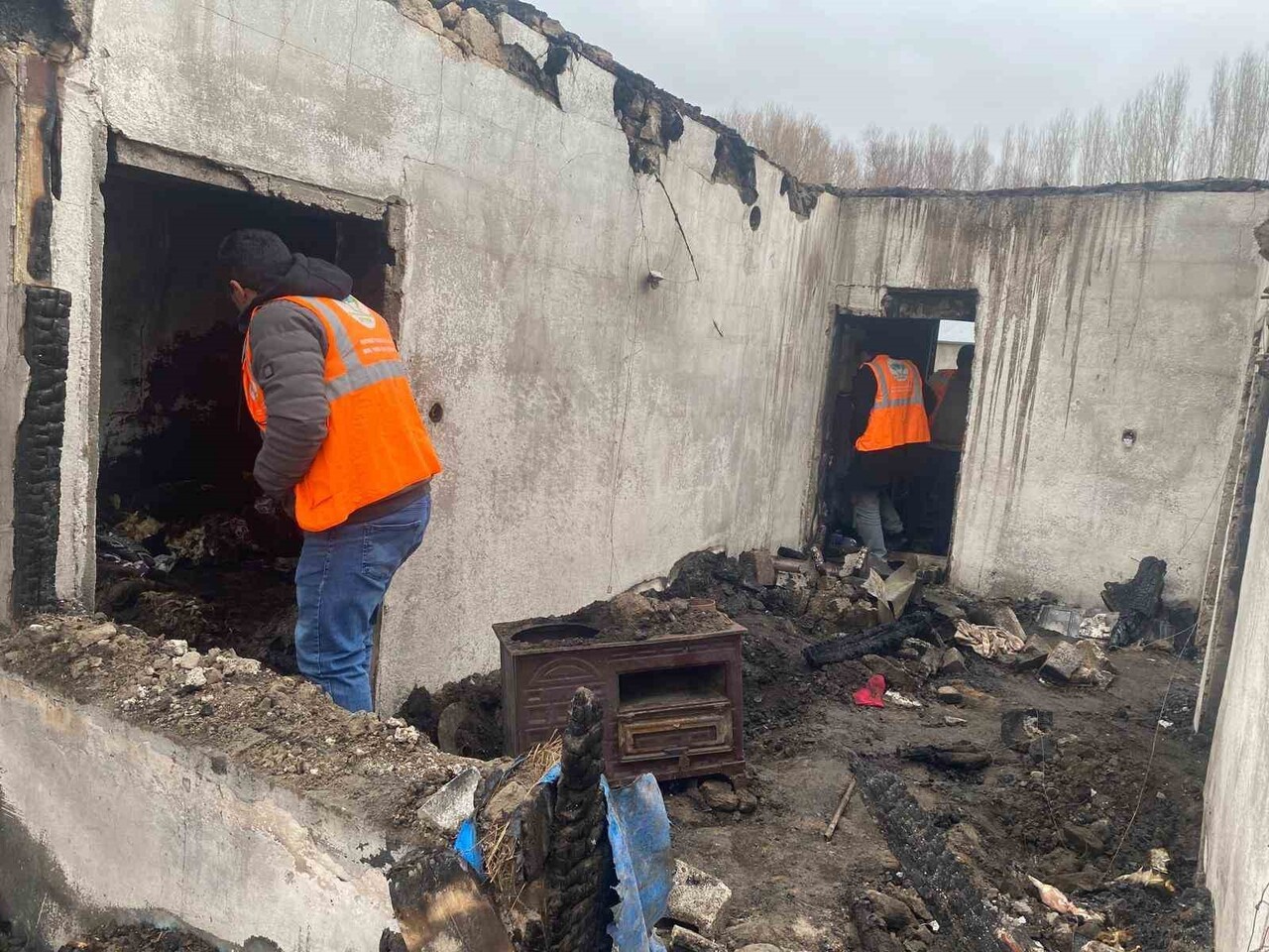 PATNOS’TA EVİ YANAN AİLEYE DERNEKTEN YARDIM ELİ