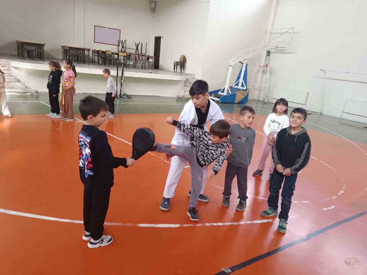 PAZARLAR SPOR LİSESİ’NİN ÖNCÜLÜĞÜNDE YÜRÜTÜLEN KAPSAMLI SPOR PROJESİYLE ADETA BİR SPOR MERKEZİNE...
