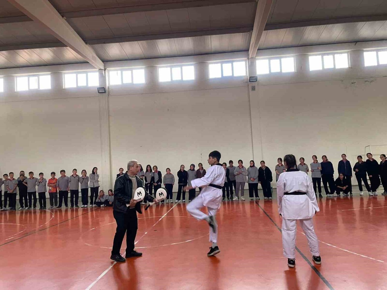 PAZARLAR SPOR LİSESİ’NİN ÖNCÜLÜĞÜNDE YÜRÜTÜLEN KAPSAMLI SPOR PROJESİYLE ADETA BİR SPOR MERKEZİNE...