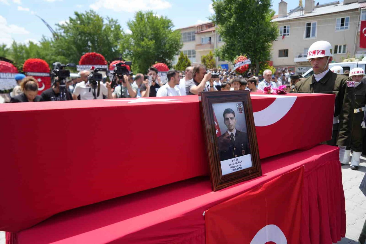 PENÇE-KİLİT HAREKATI KAPSAMINDA ŞEHİT OLAN PİYADE UZMAN ÇAVUŞ ENVER YAMAN’IN AZİZ HATIRASI...