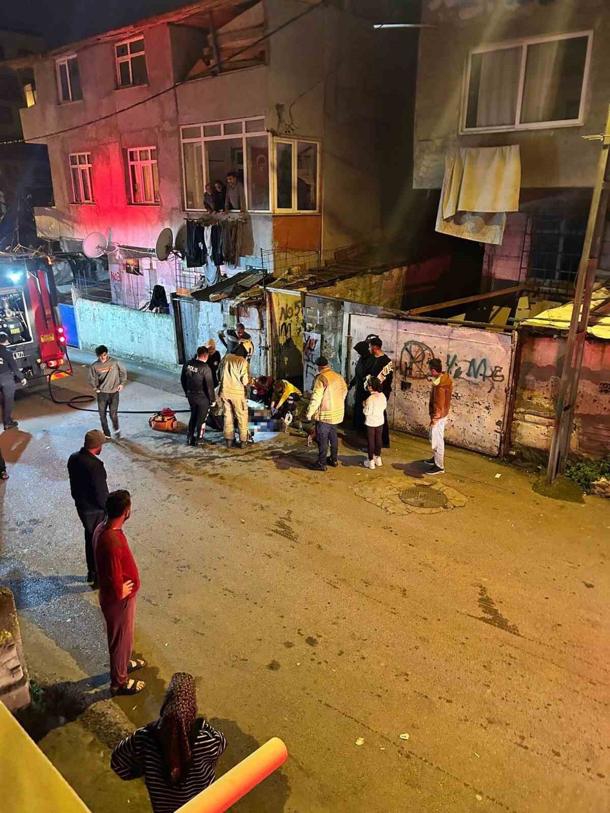 PENDİK'TE GECE SAATLERİNDE BİR EVDE ÇIKAN YANGINDA EVDE BULUNAN 3 ÇOCUK, FECİ ŞEKİLDE HAYATINI...