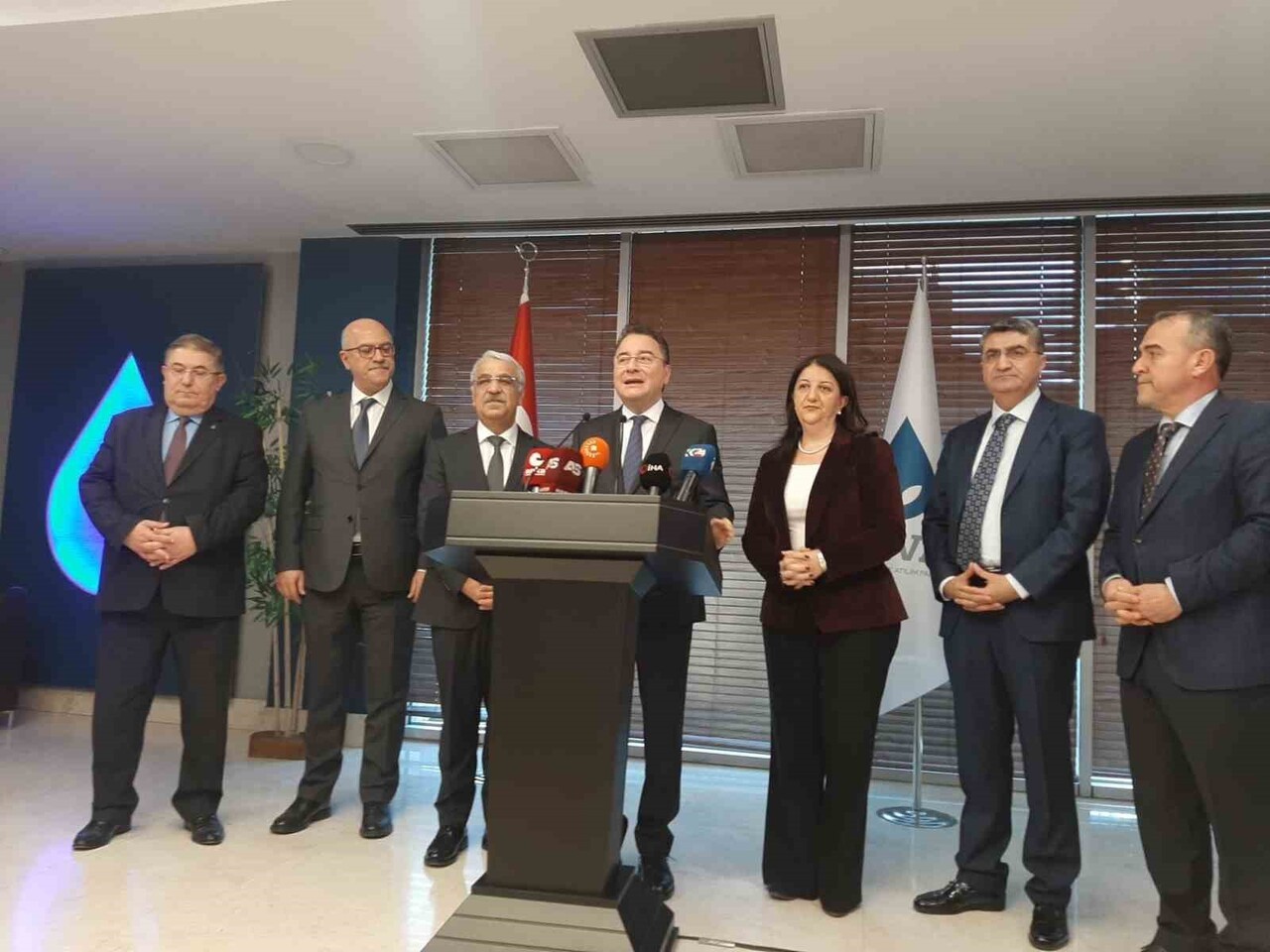 PERVİN BULDAN, MİTHAT SANCAR VE FAİK ÖZGÜR EROL'DAN OLUŞAN DEM PARTİ HEYETİ, DEVA PARTİSİ GENEL...