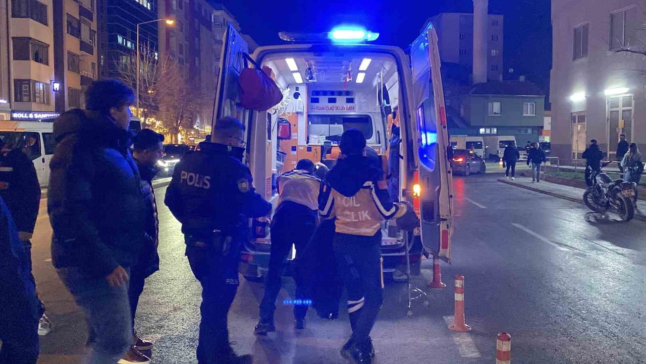 PLAKASI ÖĞRENİLEMEYEN BİR OTOMOBİL, YOLUN KARŞISINA GEÇMEYE ÇALIŞAN Y.S. (87) İSİMLİ YAŞLI ADAMA...