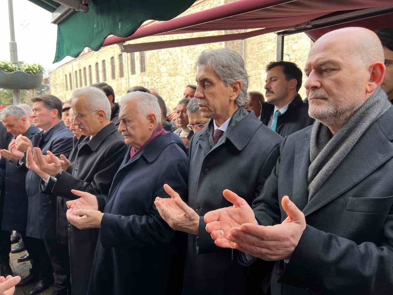 PROF. DR. MUSTAFA KÖSEOĞLU İÇİN İSKENDER PAŞA CAMİİ'NDE ÖĞLE NAMAZI SONRASINDA CENAZE NAMAZI...