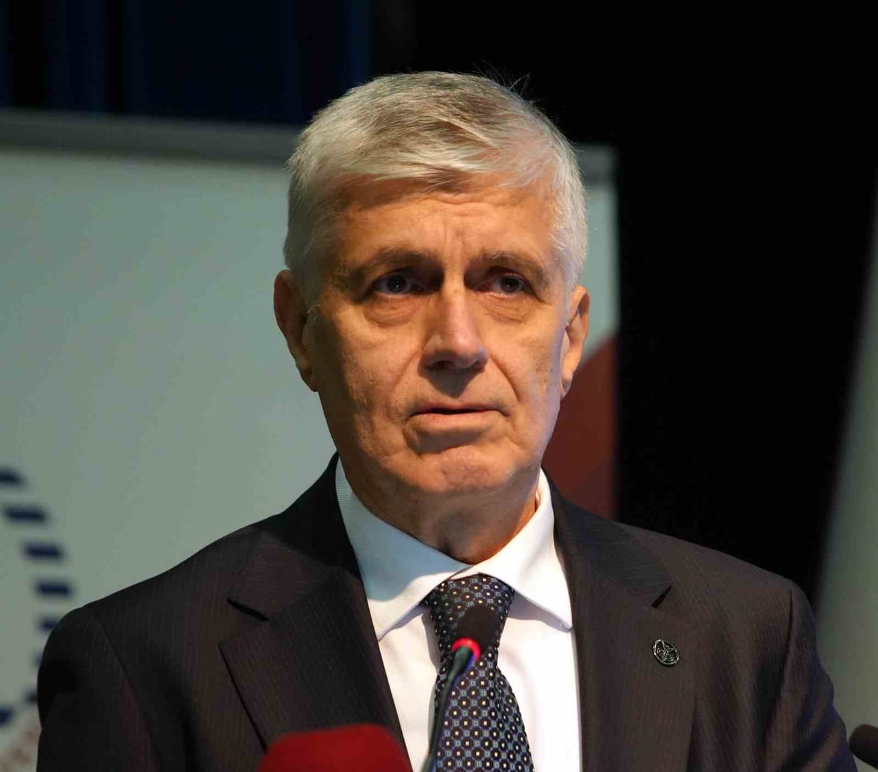 PROF. DR. TAYFUN UZBAY, AİLE KURUMUNA ZARAR VEREN DAVRANIŞLAR ARASINDA YER ALAN KUMAR VE BAHİS...