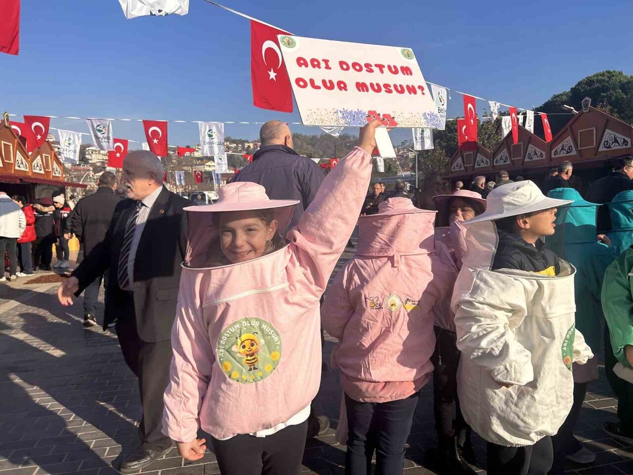 "10. GELENEKSEL BEYKOZ BAL FESTİVALİ"NİN AÇILIŞ TÖRENİ, BEYKOZ SAHİL ETKİNLİK ALANI'NDA...