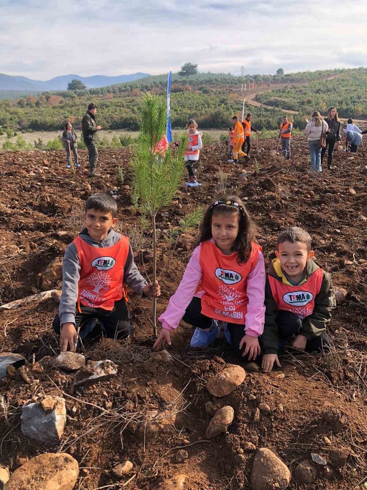 "81 İLDE 81 ORMAN" PROJESİ İLE MUĞLA'DA 20 BİN FİDAN TOPRAKLA BULUŞUYOR.