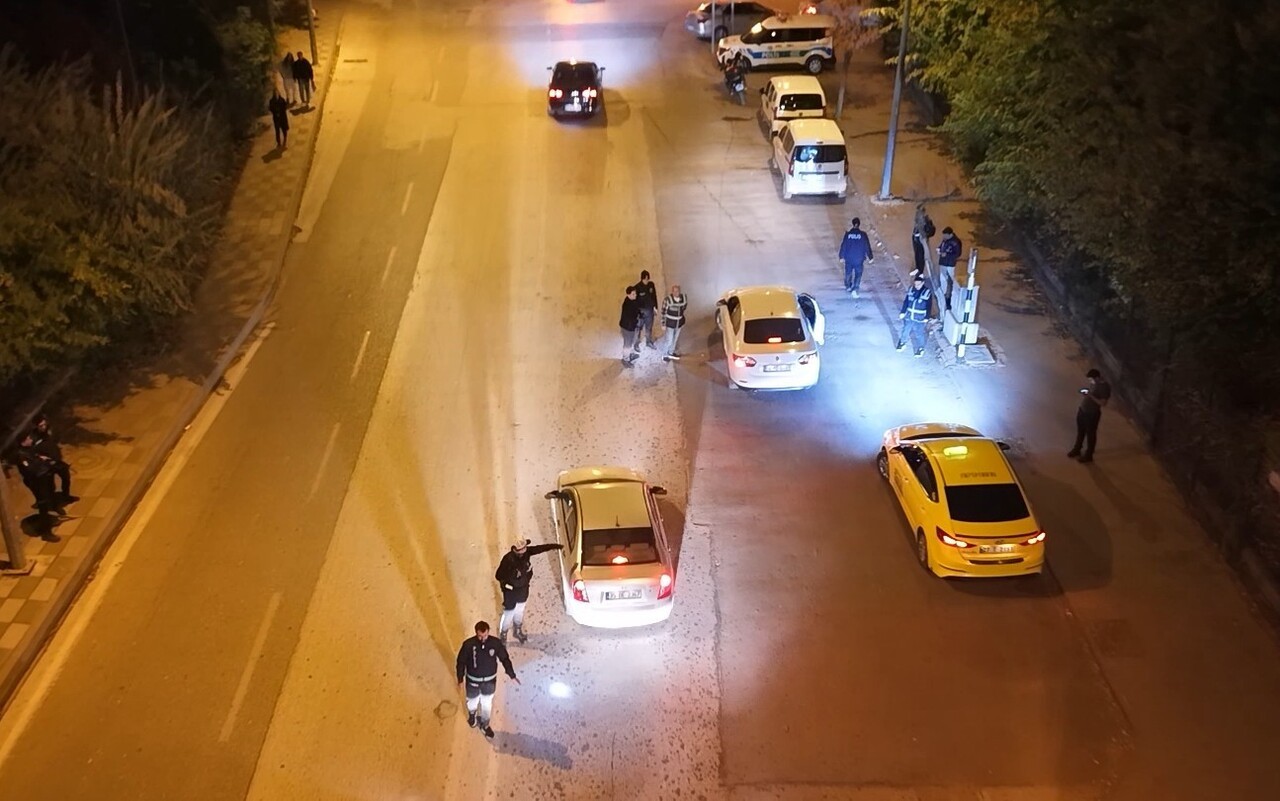 "HUZUR 27" UYGULAMASINDA ÇOK SAYIDA ARANAN ŞAHIS YAKALANIRKEN, KURALLARA UYMAYAN ARAÇLARA DA CEZAİ...