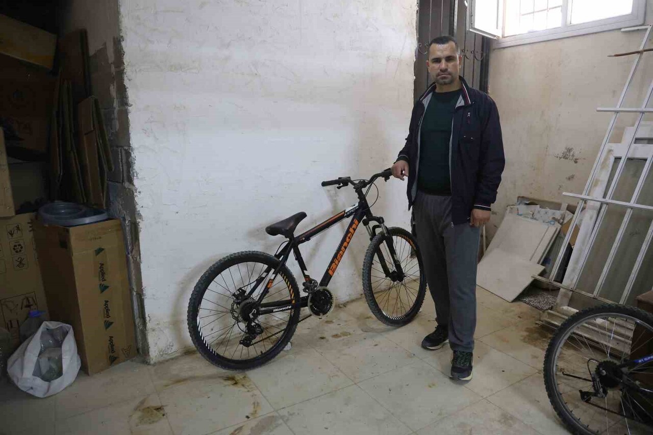 RASİM SAVYUN, BAŞKA BİR APARTMANIN ÖNÜNDE GÖRDÜĞÜ KIZINA AİT BİSİKLETİ GERİ GETİRDİ