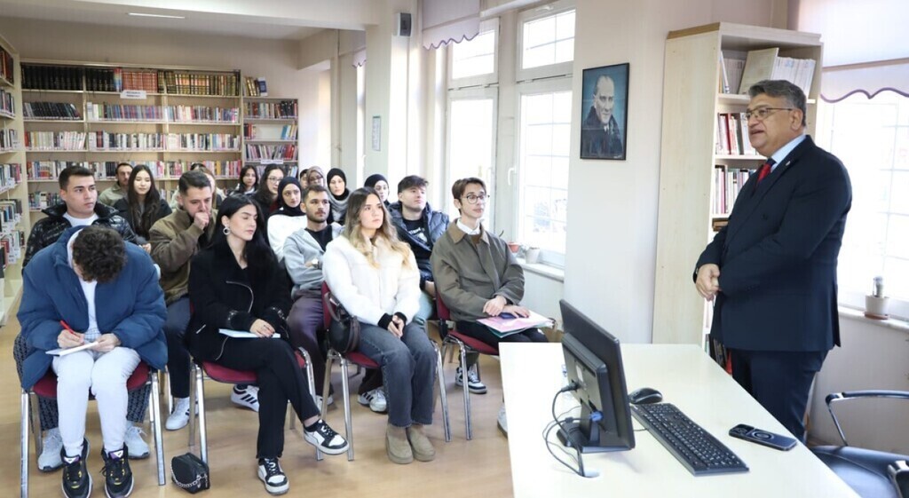 REKTÖR KIZILTOPRAK, 'SİYASİ TARİH DERSİ'Nİ MUSTAFA HAKKI YEŞİL KÜTÜPHANESİ’NDE...