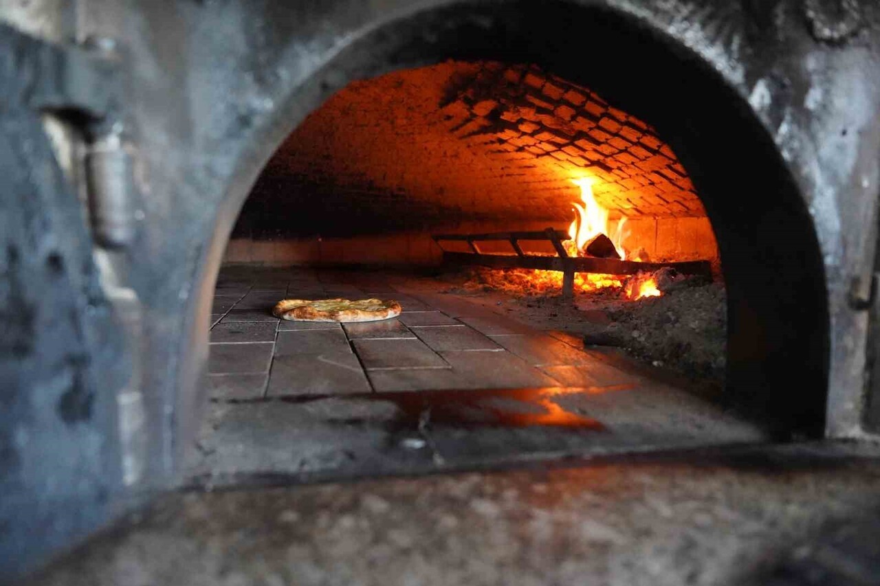 RİZE'NİN COĞRAFİ İŞARETLİ DEREPAZARI PİDESİ YİYENLERİN DAMAĞINDA KALICI BİR LEZZET BIRAKIRKEN...