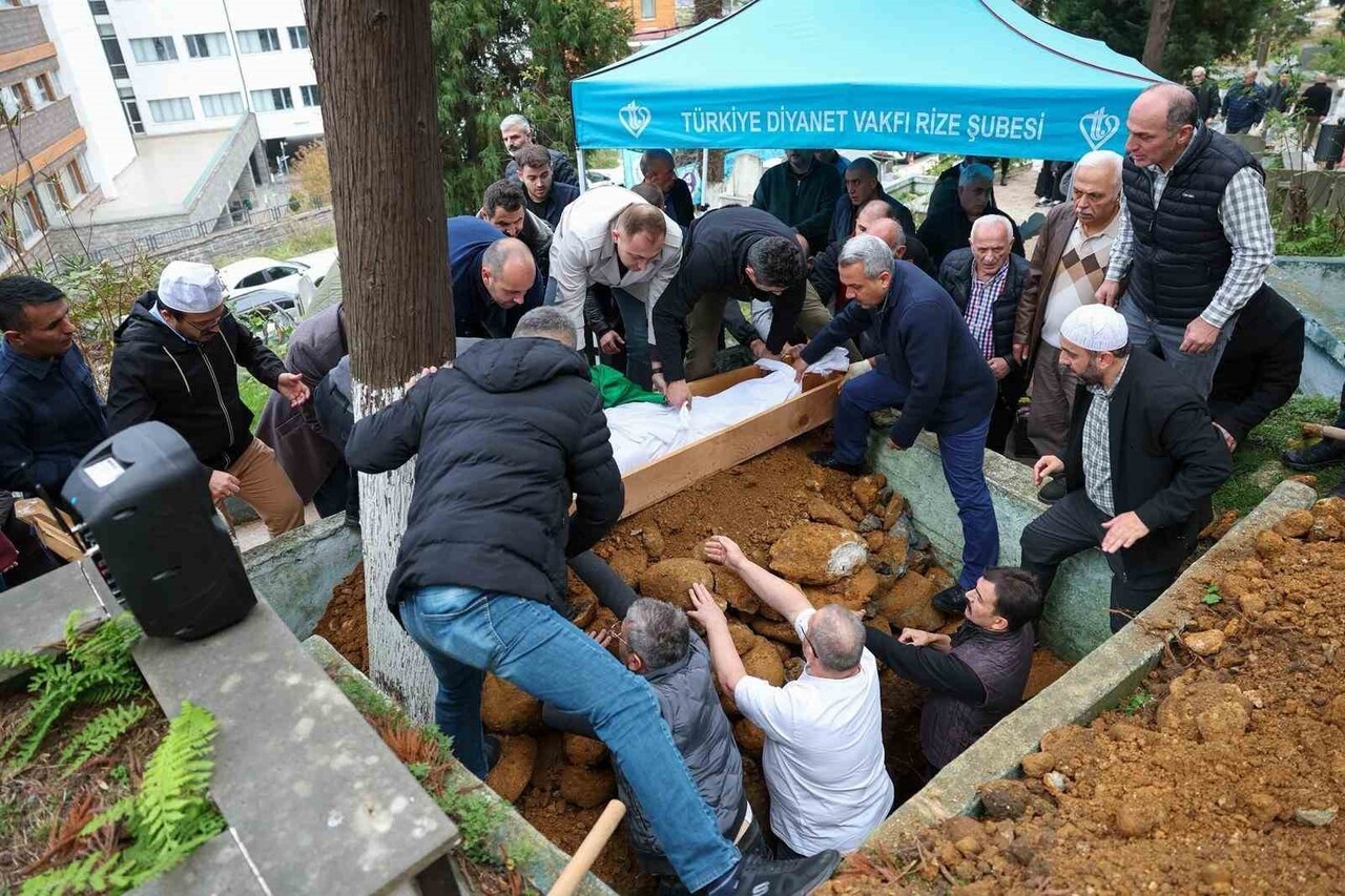 RİZE’DE DEVLET HİMAYESİNDE YETİŞEREK HAYATINI SÜRDÜREN VE 79 YAŞINDA KAYBEDEN KADIN RİZE VALİSİ VE...