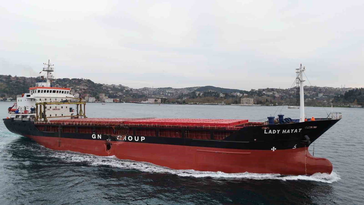 ROMANYA’NIN SULİNA KANALI’NDA BAŞKA BİR GEMİYLE ÇATIŞAN TÜRK BAYRAKLI "LADY HAYAT" İSİMLİ GEMİ...