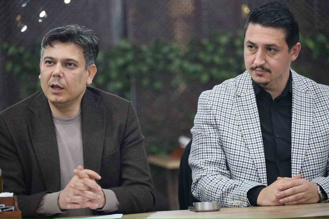 SAĞDAKİ -SÖĞÜTSPOR'UN YENİ BAŞKANI HALİL GÜZEL SOLDAKİ FERHAT DURGUT SÖĞÜT BELEDİYE...