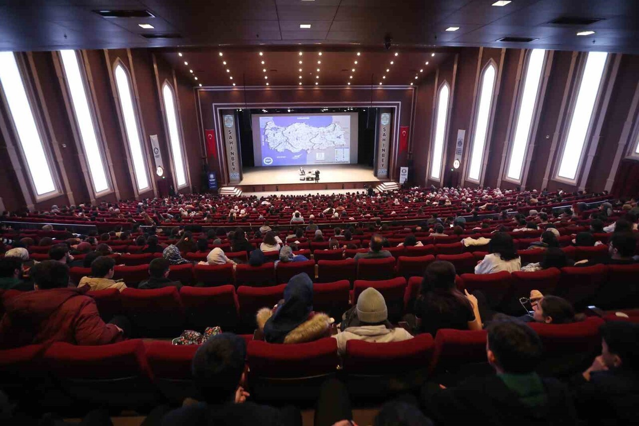 ŞAHİNBEY BELEDİYESİ, LGS VE YKS'YE HAZIRLANAN ÖĞRENCİLERİN SINAV SÜRECİNİ DAHA VERİMLİ VE MOTİVE...