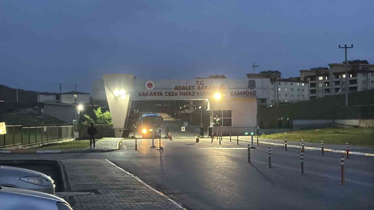 SAKARYA'DA CEZAEVLERİNDEN TAHLİYELER BAŞLADI.