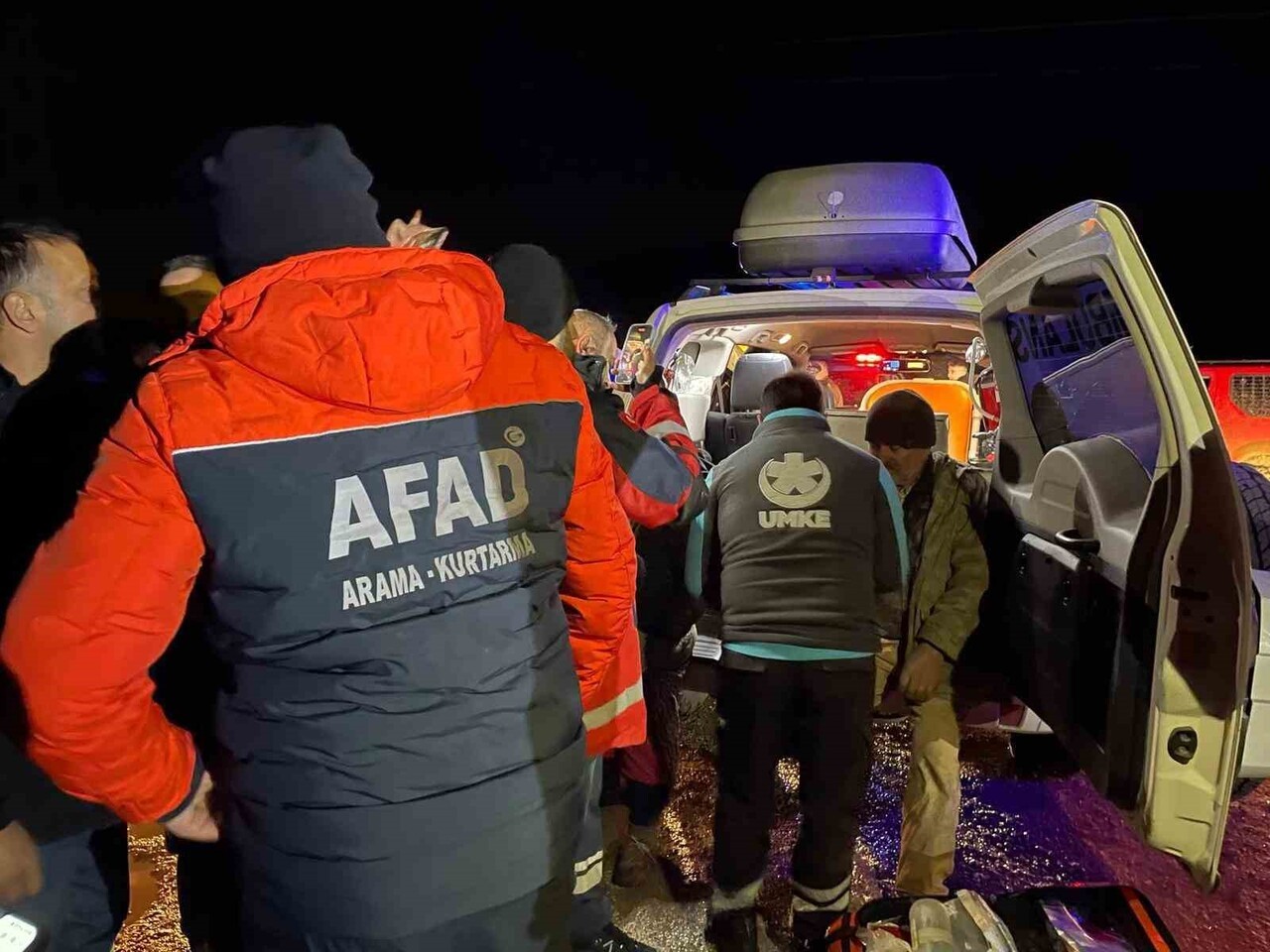 SAKARYA'DA YAYLADA KAYBOLAN VE HEM GECE GÖRÜŞLÜ DRONLARLA HEM DE YAYA OLARAK ARANDIKTAN SAATLER...