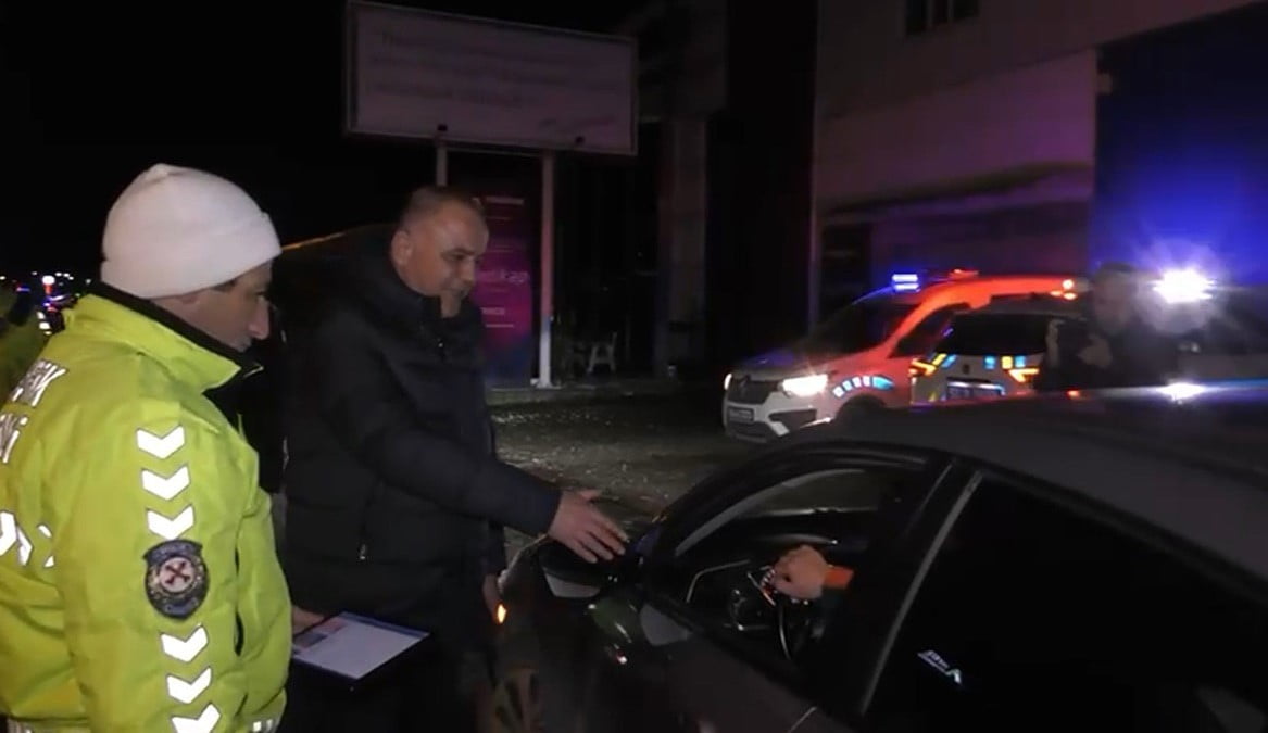 SAKARYA'DA YILBAŞI TEDBİRLERİ KAPSAMINDA KENT GENELİNDE GERÇEKLEŞTİRİLEN UYGULAMALARDA 2 BİN 990...