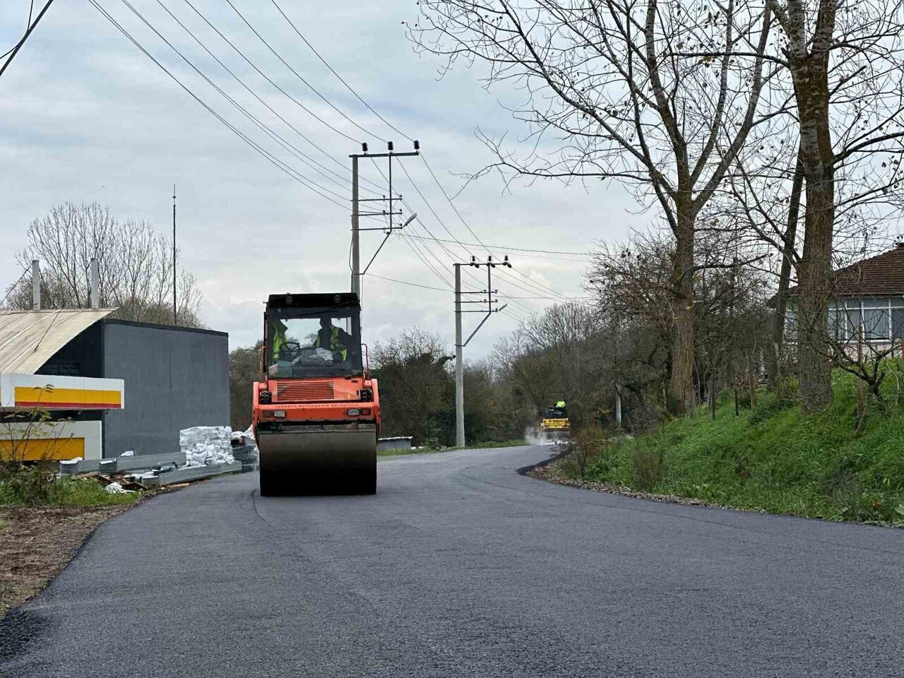 SAKARYA BÜYÜKŞEHİR BELEDİYESİ, KENT GENELİNDE SÜRDÜRDÜĞÜ YOL YENİLEME ÇALIŞMALARI KAPSAMINDA...