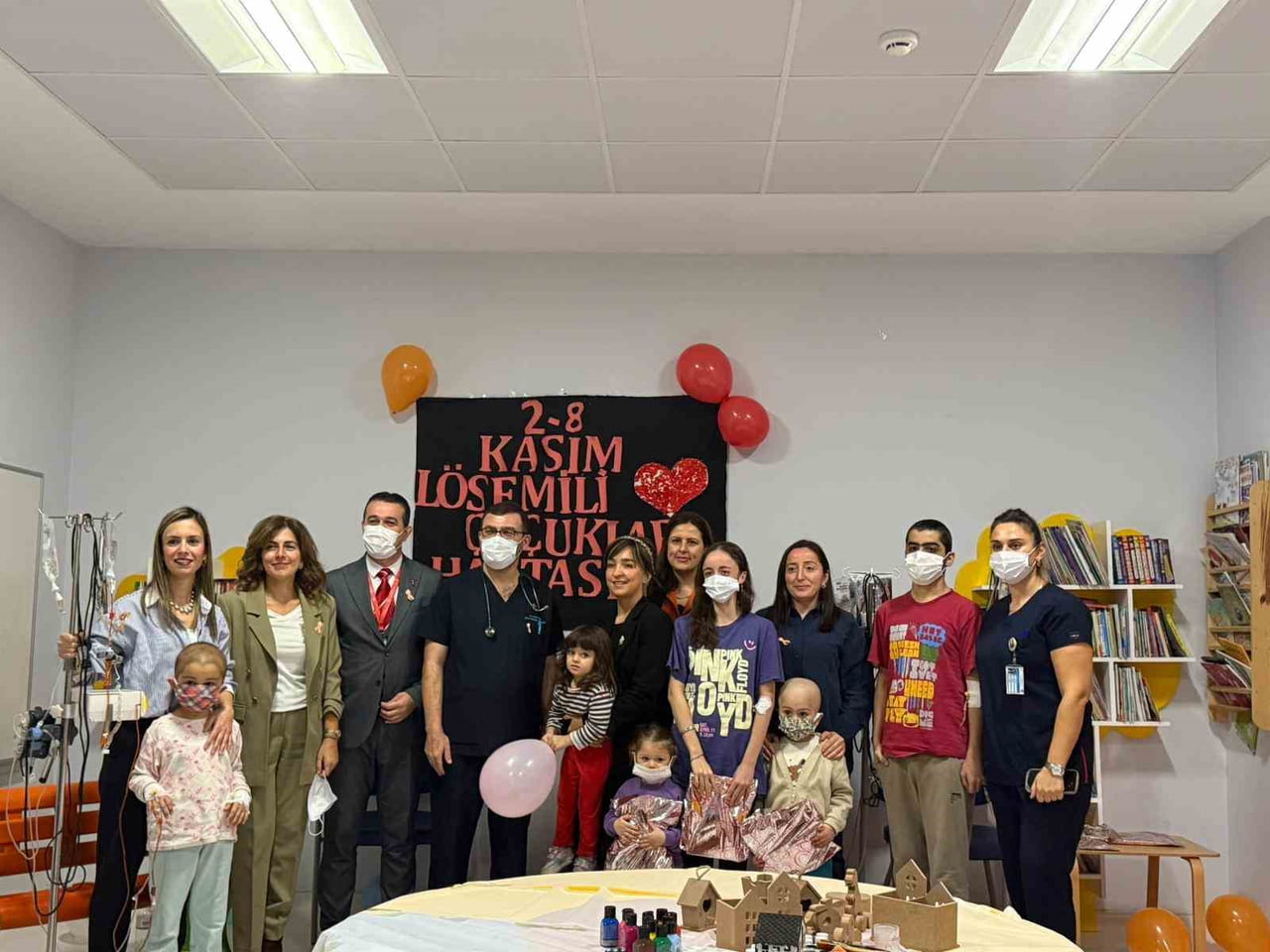 SAKARYA ÜNİVERSİTESİ ÖĞRENCİLERİNİN GÖREV ALDIĞI "HASTANE OKUL PROJESİ", HASTANELERDE TEDAVİ GÖREN...