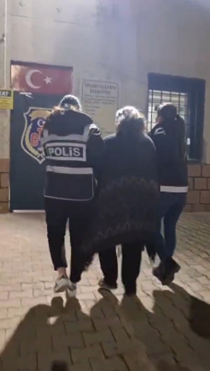 SAMANDAĞ’DA HIRSIZLIK ŞÜPHELİSİ KADIN TUTUKLANDI