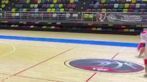 Samsun'da basketbol maçında öğretmen olan oyuncu, hakeme saldırdı