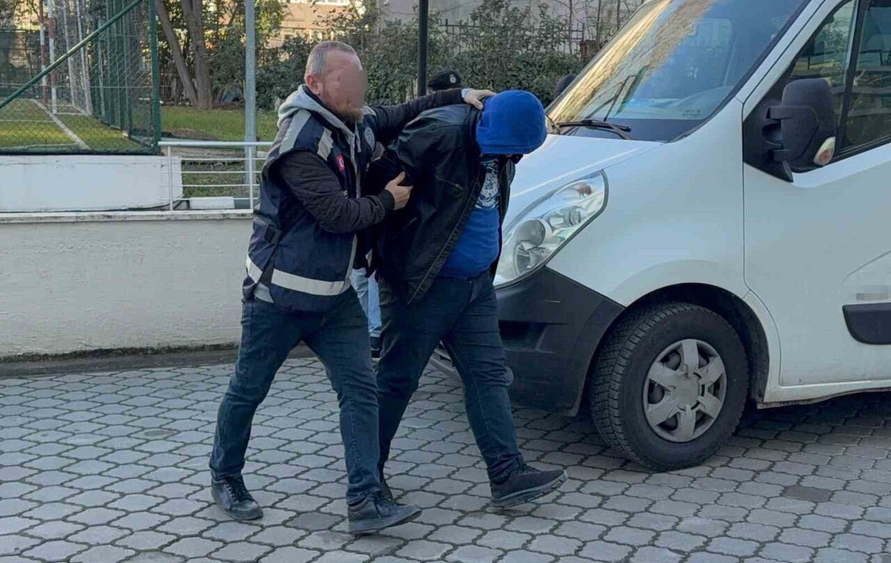 SAMSUN'DA NARKOTİK POLİSİ TARAFINDAN DÜZENLENEN UYUŞTURUCU OPERASYONUNDA METAMFETAMİN VE ESRARLA...