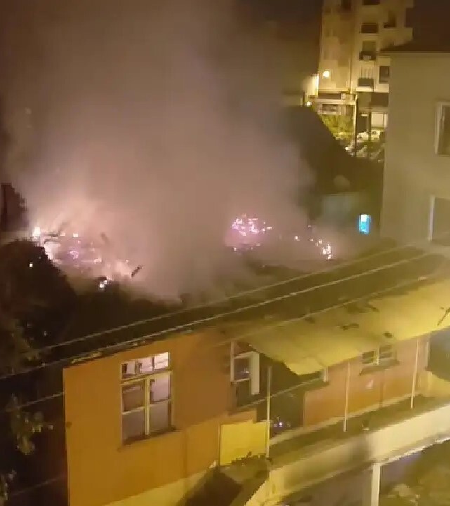 SAMSUN'UN ÇARŞAMBA İLÇESİNDE İKİ KATLI MÜSTAKİL BİNADA ÇIKAN YANGINDA BİR KİŞİ HAYATINI...