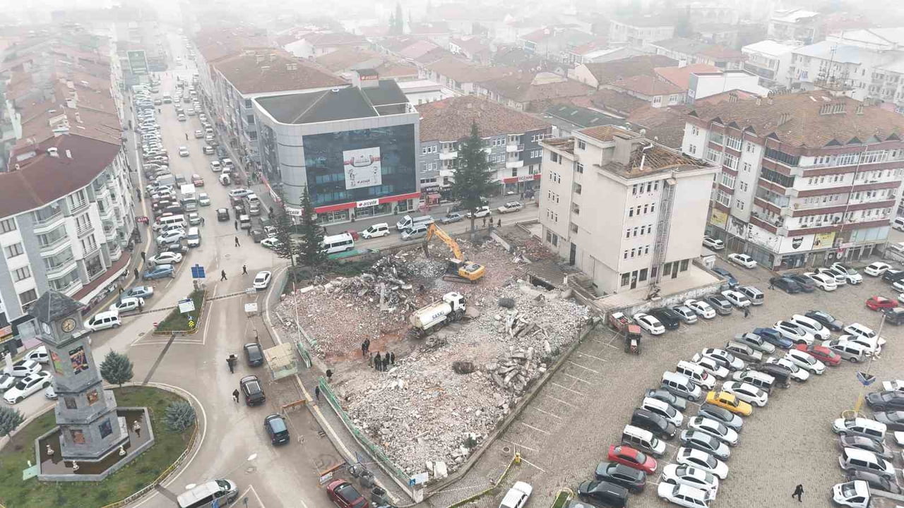 SAMSUN'UN VEZİRKÖPRÜ İLÇESİNDE UZUN SÜREDİR İHTİYAÇ DUYULAN OTOPARK VE MEYDAN PROJESİ İÇİN...