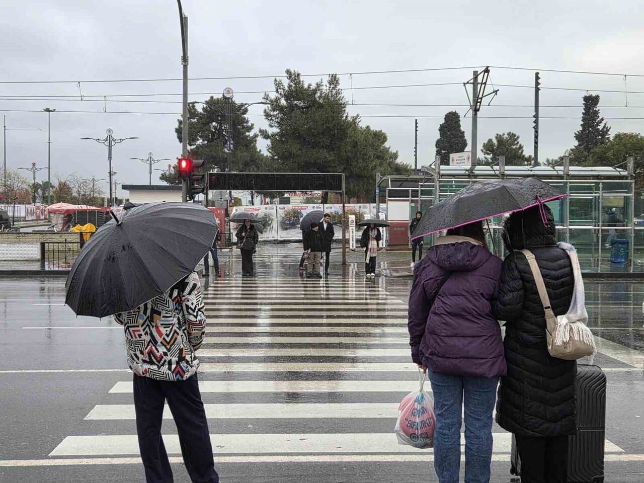 SAMSUN’DA KUVVETLİ SAĞANAK YAĞIŞ ETKİSİNİ SÜRDÜRÜYOR. SON 24 SAATTE ŞEHİRDE METREKAREYE 27 KİLO...