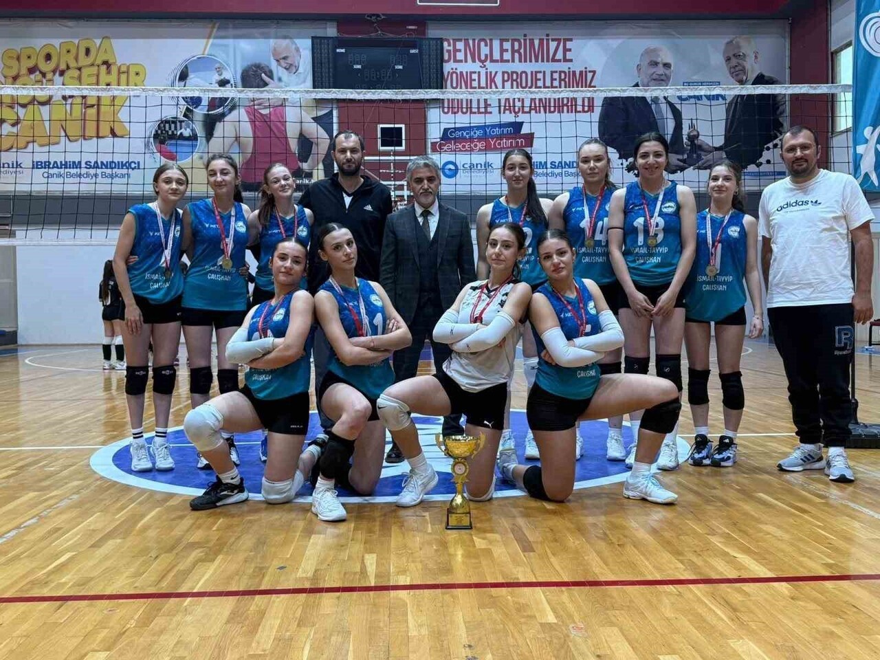 SAMSUN OKUL SPORLARI GENÇ KIZLAR (A) VOLEYBOL İL BİRİNCİLİĞİ MÜSABAKALARINDA MÜCADELE EDEN KÖPRÜLÜ...