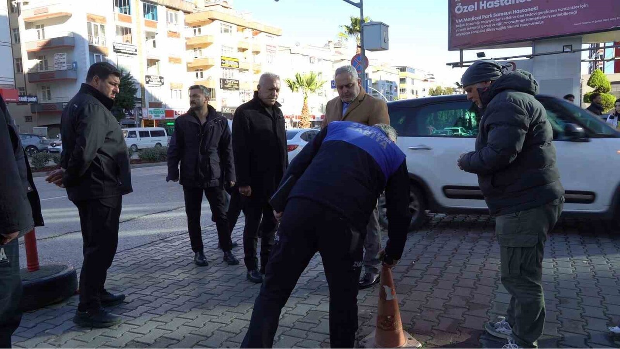 SAMSUN’UN ATAKUM BELEDİYESİ ZABITA EKİPLERİ, KENTİN CADDE VE SOKAKLARINDA VATANDAŞLARIN GEÇİŞİNE...