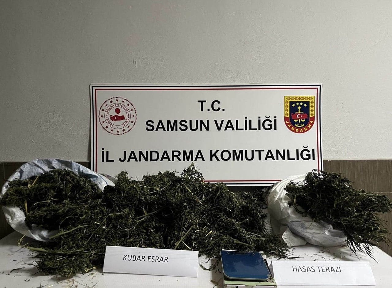 SAMSUN’UN ÇARŞAMBA İLÇESİNDE JANDARMA EKİPLERİNCE DÜZENLENEN OPERASYONDA 3 KİLO 515 GRAM ESRAR ELE...