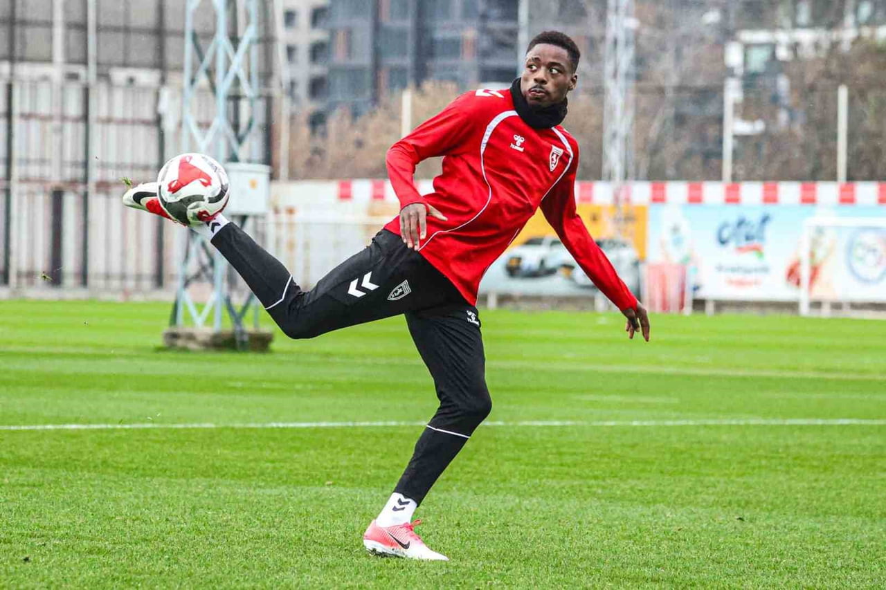 SAMSUNSPOR KULÜBÜ, FENERBAHÇE İLE TRANSFER GÖRÜŞMELERİNDE BULUNDUĞU ÖNE SÜRÜLEN ANTHONY MUSABA...
