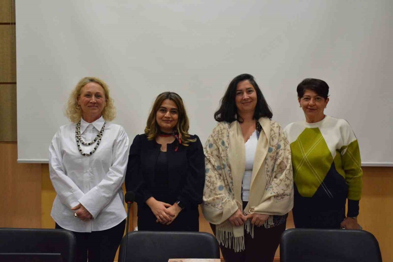 SANAT TARİHÇİSİ HABİBE BEKTAŞOĞLU, SANAT TARİHİ BÖLÜM BAŞKANI PROF. DR. ZELİHA DEMİREL GÖKALP...